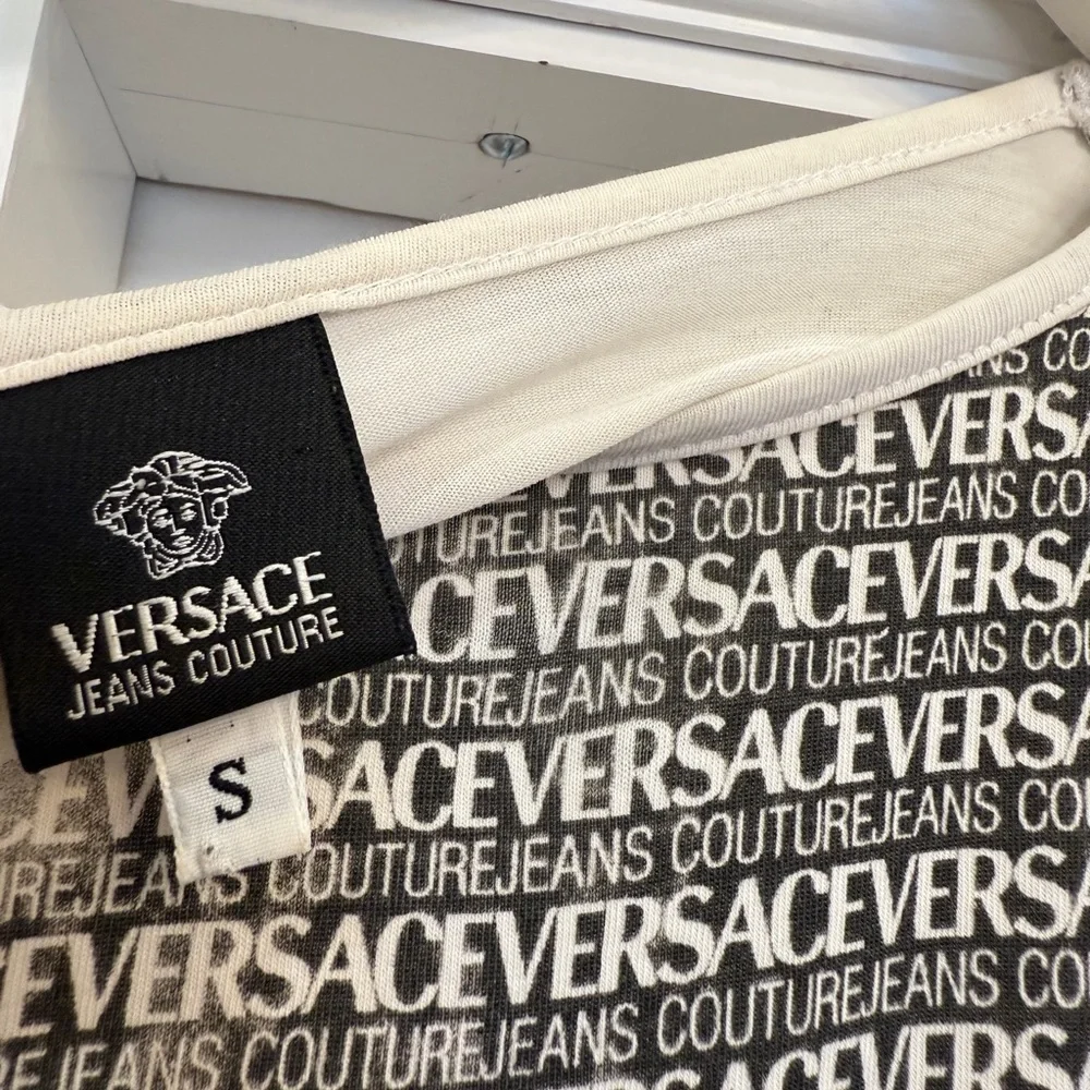 VINTAGE VERSACE JEANS PRINTED SLEEVELESS TOP 90s Y2K SMALL - Picture 4 of 5